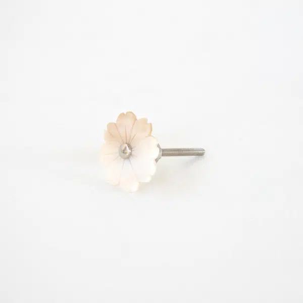 MOTHER PEARL FLOWER KNOB        3.5CM